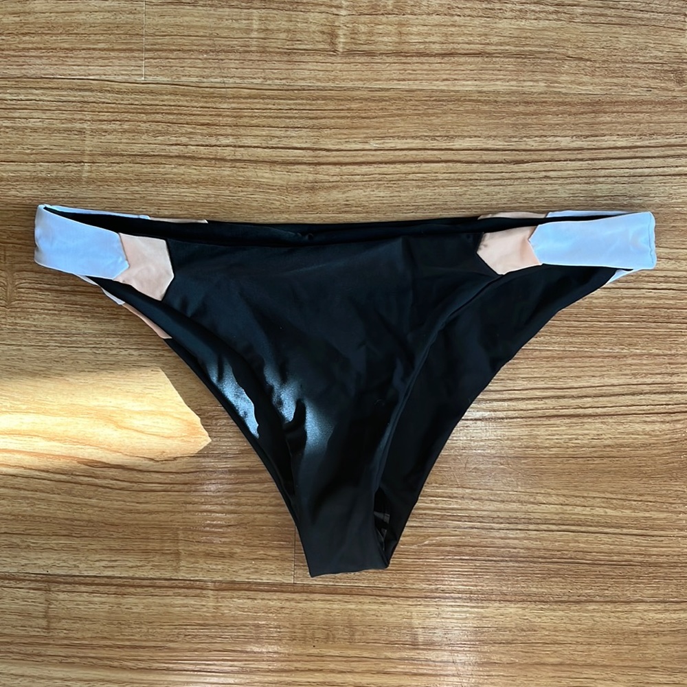 4/$25 NWT Black Colorblock Bikini Bottoms